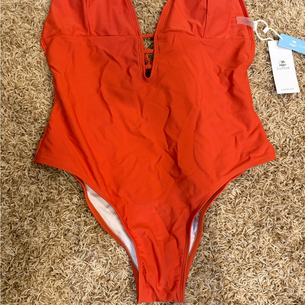 Brand new Cupshe women’s one-piece swimsuit 🧡✨